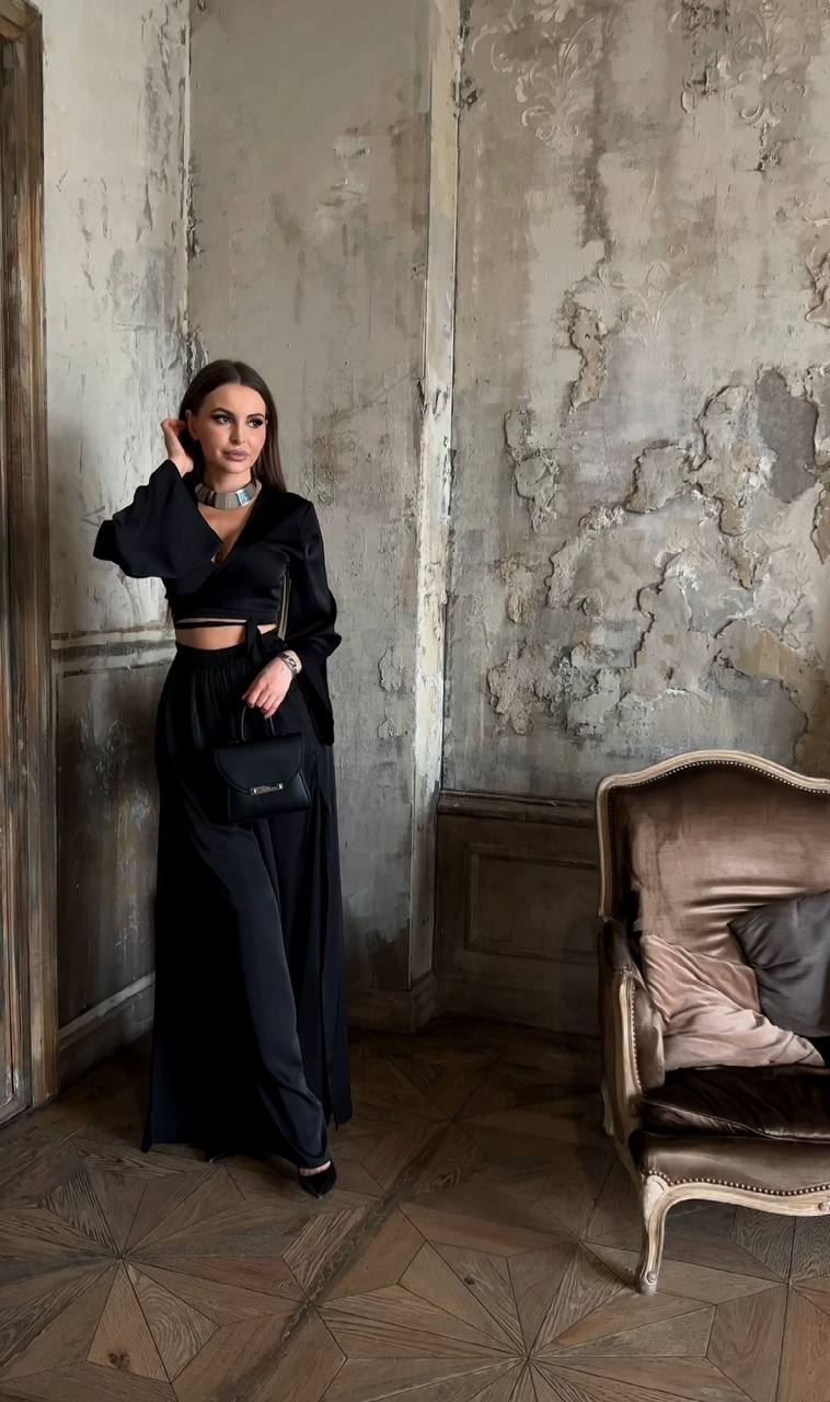 Instinto костюм Izza, Черный